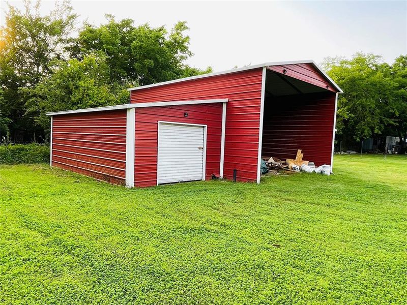 Exterior details and patio area of a home in , Kemp (Image 4). Exterior details and patio area of a home in , Kemp (Image 4).