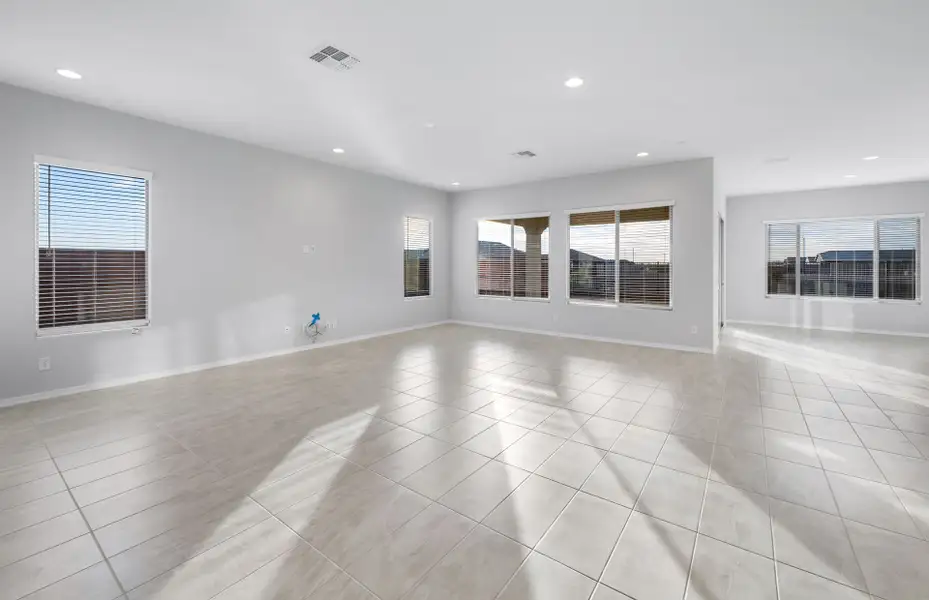 Spacious, unfurnished interior of a new home in Visara, Surprise (Image 18).