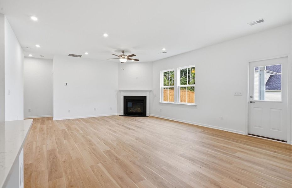 Spacious, unfurnished interior of a new home in Briarwood Reserve, Spartanburg (Image 24).