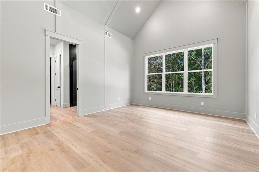 Spacious, unfurnished interior of a new home in , Ellijay (Image 37).