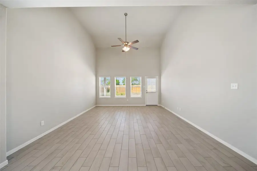 Spacious, unfurnished interior of a new home in Rollingbrook Estates, Baytown (Image 2). Spacious, unfurnished interior of a new home in Rollingbrook Estates, Baytown (Image 2).