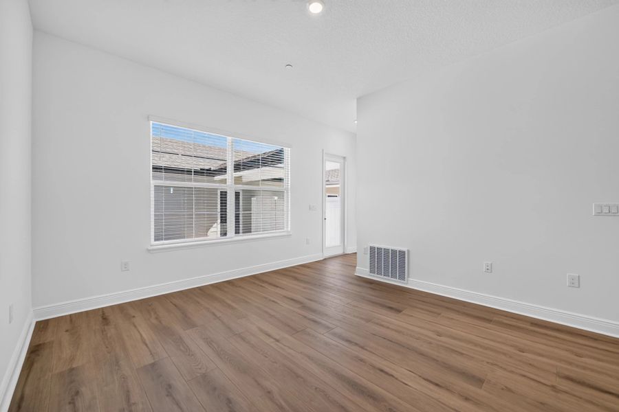 Spacious, unfurnished interior of a new home in Lake Cawood Cove, Windermere (Image 13). Spacious, unfurnished interior of a new home in Lake Cawood Cove, Windermere (Image 13).