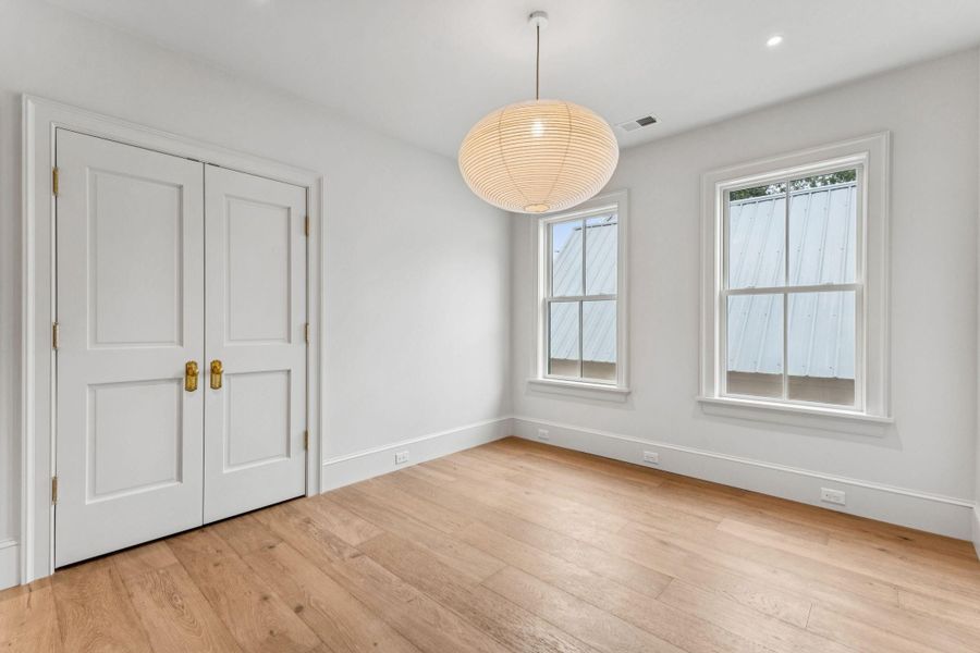 Spacious, unfurnished interior of a new home in , Charleston (Image 22).