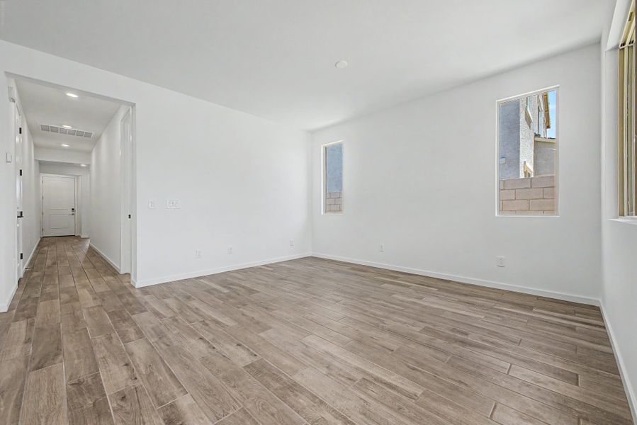 Spacious, unfurnished interior of a new home in Frontera, Surprise (Image 8).