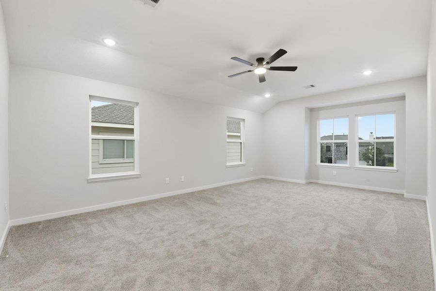 Spacious, unfurnished interior of a new home in , Fresno (Image 40).