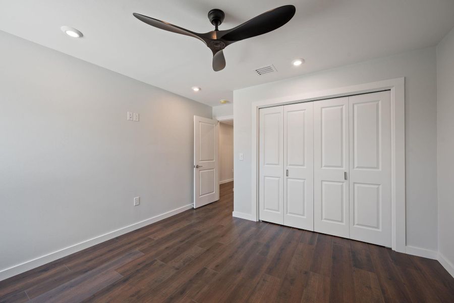 Spacious, unfurnished interior of a new home in , Burnet (Image 37).