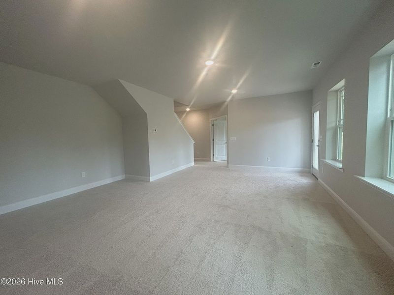 Spacious, unfurnished interior of a new home in Harvest Creek, Nashville (Image 21).