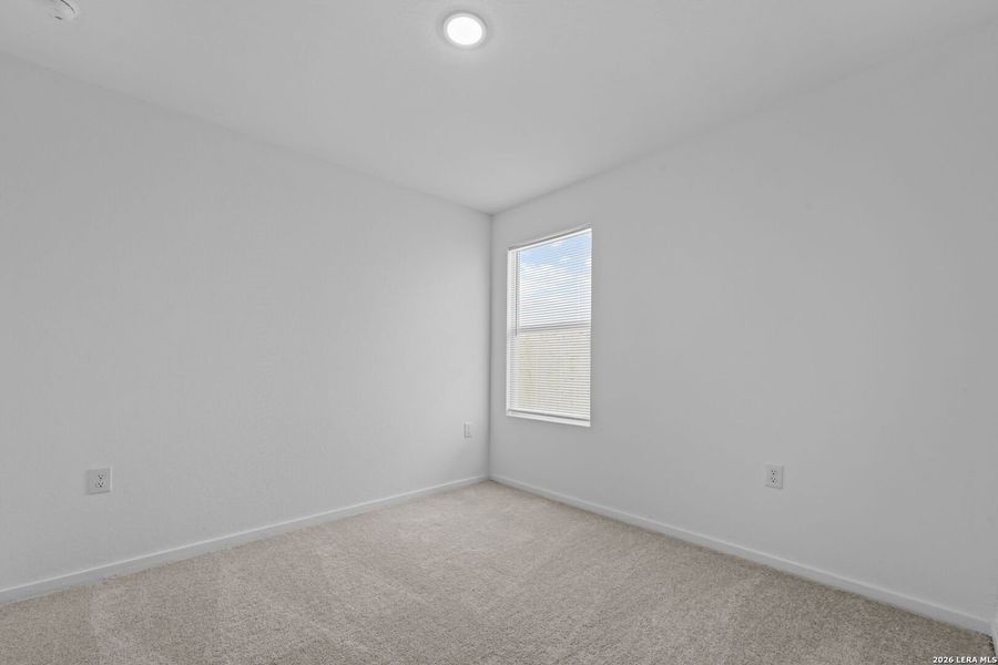 Spacious, unfurnished interior of a new home in Valle Sol, San Antonio (Image 19).