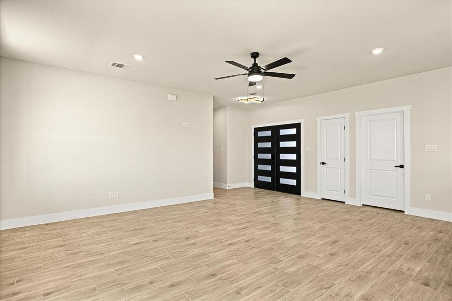 Spacious, unfurnished interior of a new home in , Granbury (Image 20). Spacious, unfurnished interior of a new home in , Granbury (Image 20).