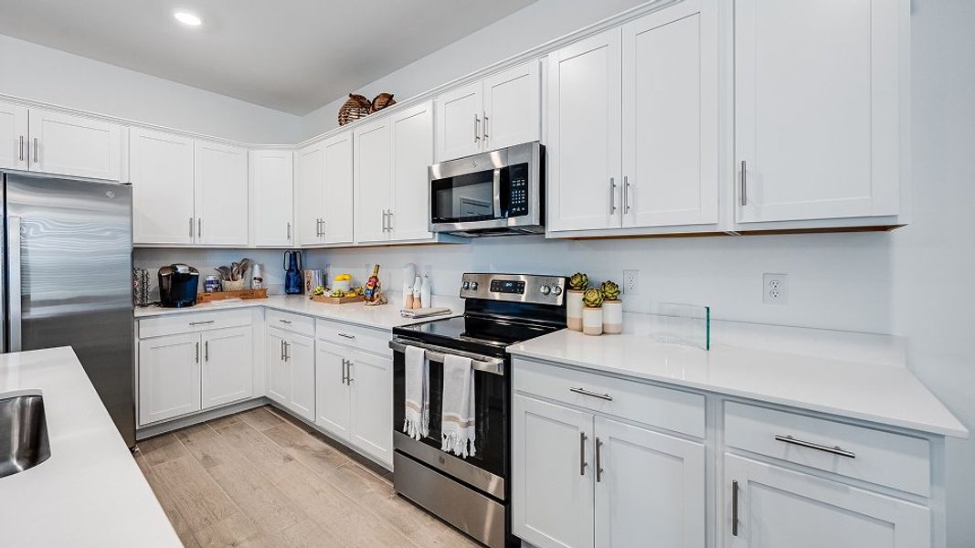 2529 Amalfi Kitchen 2of3 Base2 6 12 25