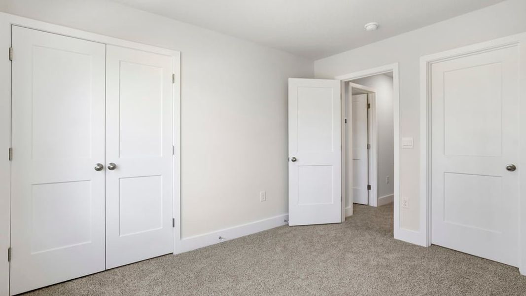 Spacious, unfurnished interior of a new home in Ken's Crossing, Moore (Image 25).