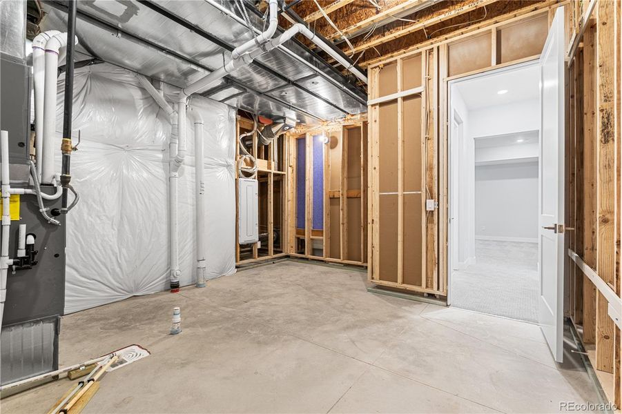 Spacious, unfurnished interior of a new home in Stargaze at Solstice, Littleton (Image 27).