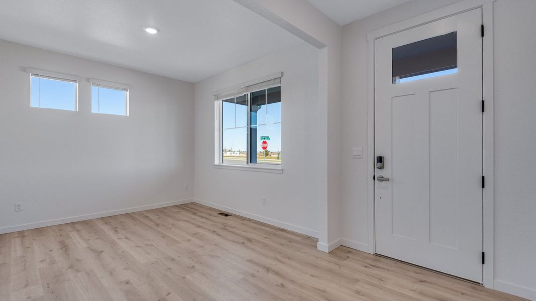 Spacious, unfurnished interior of a new home in Vista Meadows, Fort Lupton (Image 16).