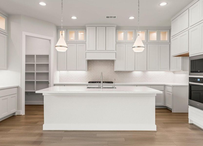 Light and Bright Kitchen with Walk-in Pantry Light and Bright Kitchen with Walk-in Pantry