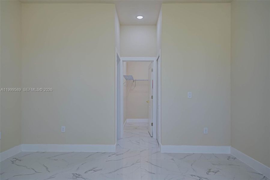 Spacious, unfurnished interior of a new home in , Lehigh Acres (Image 19).