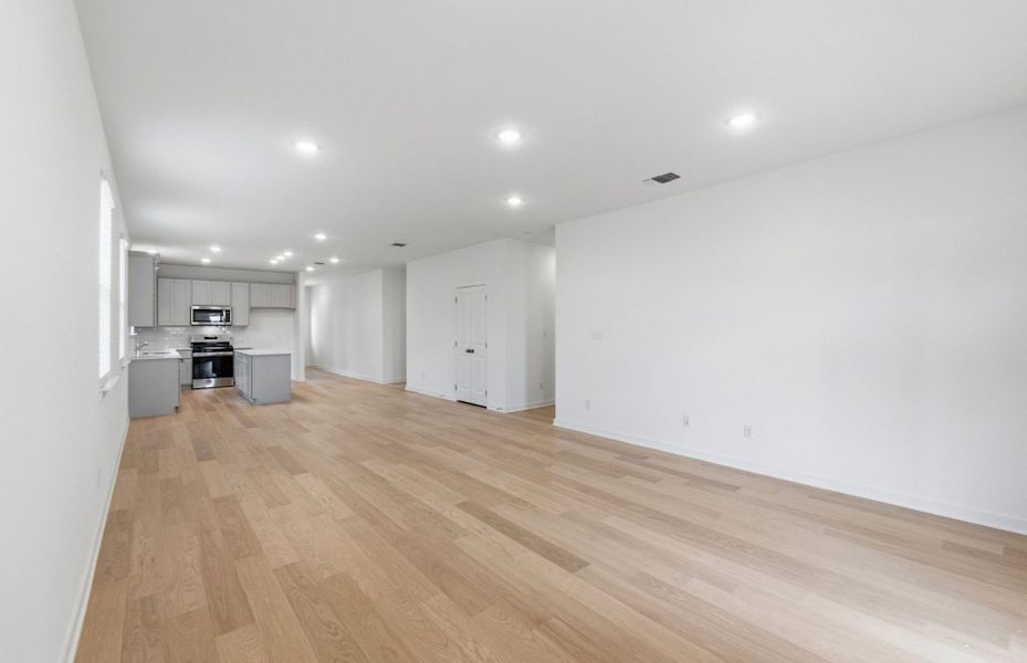 Spacious, unfurnished interior of a new home in La Cima, San Marcos (Image 33).