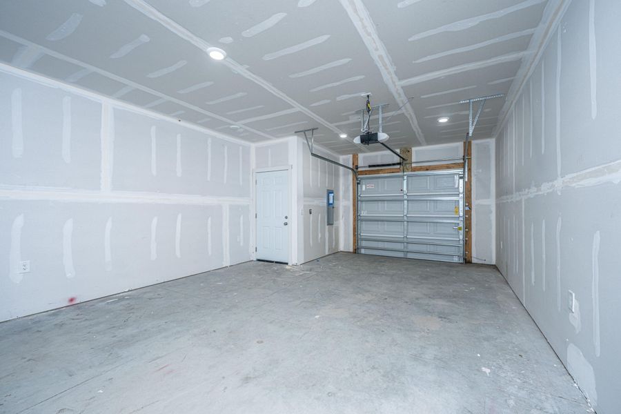 Spacious, unfurnished interior of a new home in , North Charleston (Image 20).