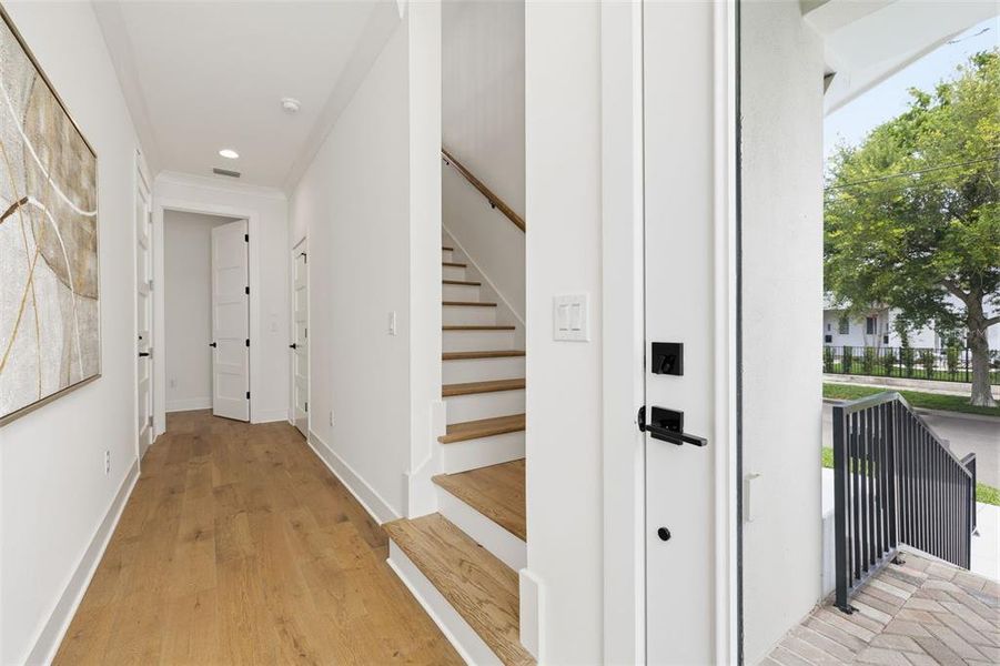 Spacious, unfurnished interior of a new home in , Tampa (Image 41).