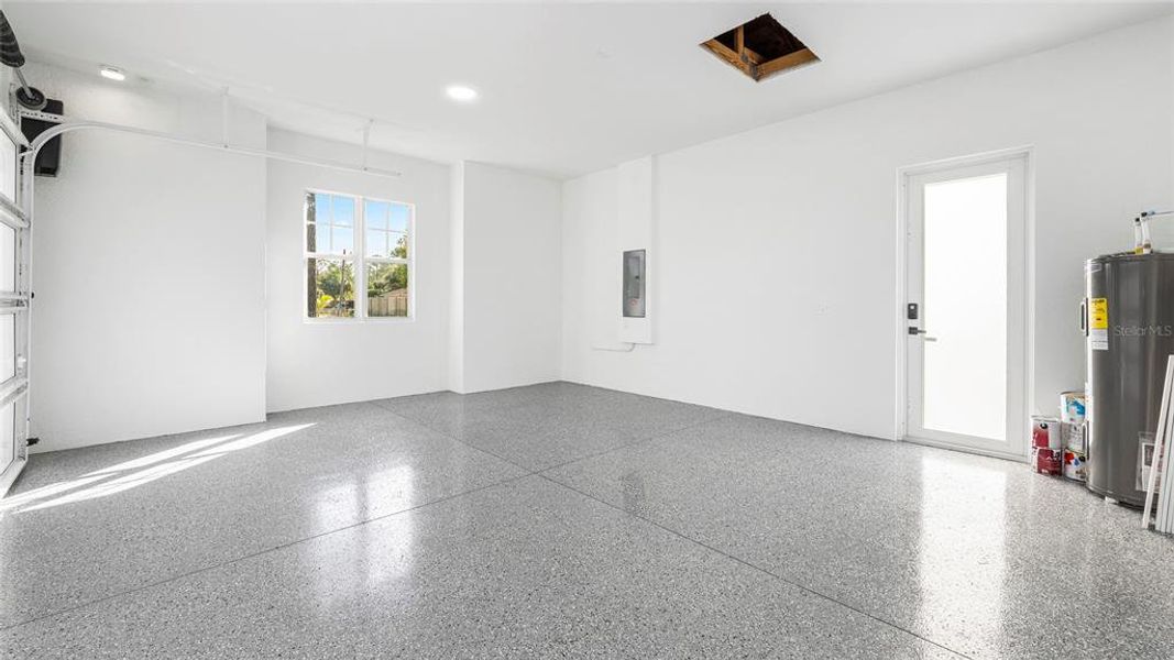 Spacious, unfurnished interior of a new home in , Naples (Image 37).