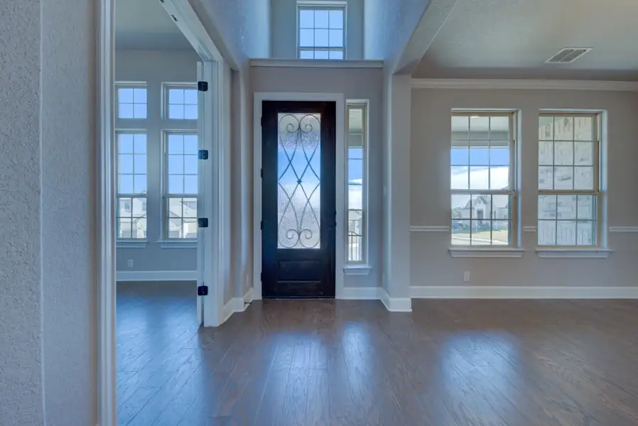 Representative unfurnished interior of a home built from the Barnett by Ashton Woods in Sunday Creek at Kinder Ranch, San Antonio (Image 17).