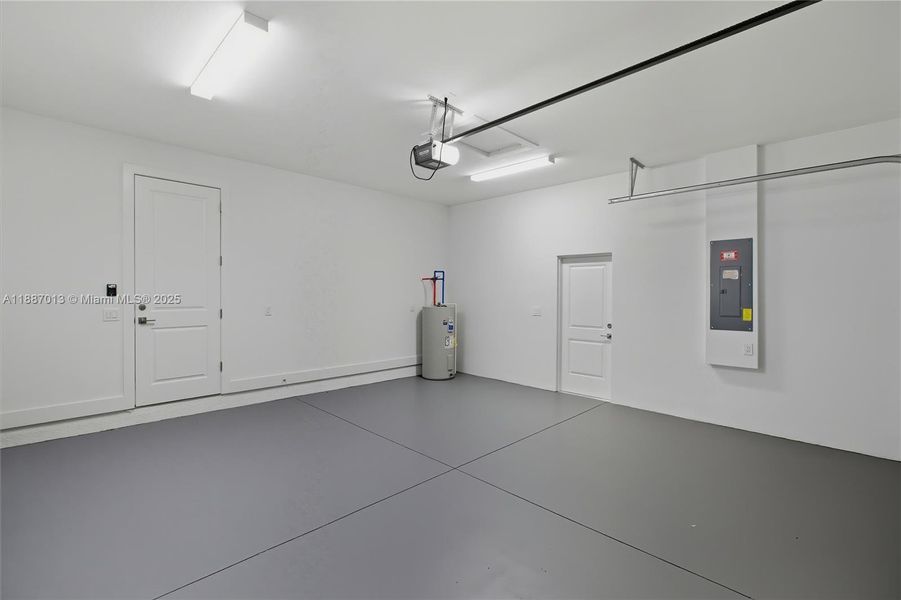 Spacious, unfurnished interior of a new home in , Cape Coral (Image 28). Spacious, unfurnished interior of a new home in , Cape Coral (Image 28).