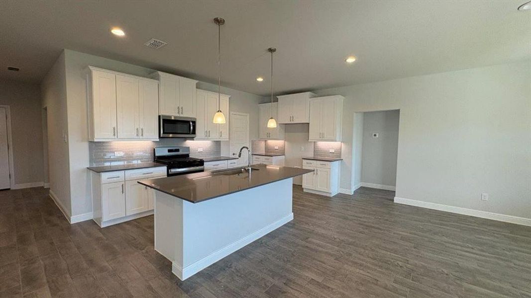Furnished interior view inside a new home in Sandstone Estates, Granbury (Image 6). Furnished interior view inside a new home in Sandstone Estates, Granbury (Image 6).