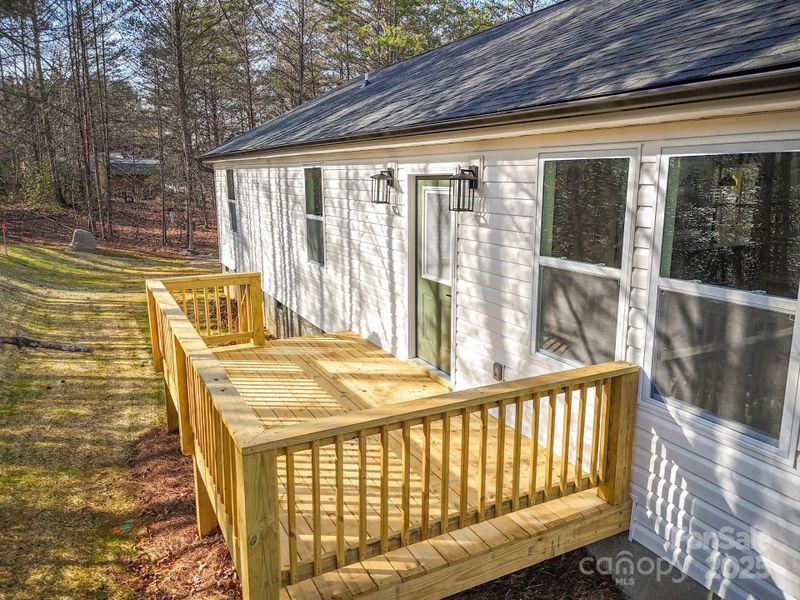 Exterior details and patio area of a home in , Marion (Image 25).