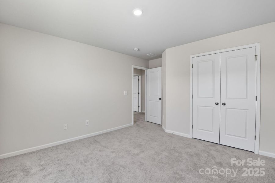 Spacious, unfurnished interior of a new home in Walnut Creek: Enclave, Lancaster (Image 12).