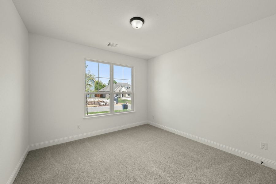 Spacious, unfurnished interior of a new home in Kentsdale Farms, DeSoto (Image 29).