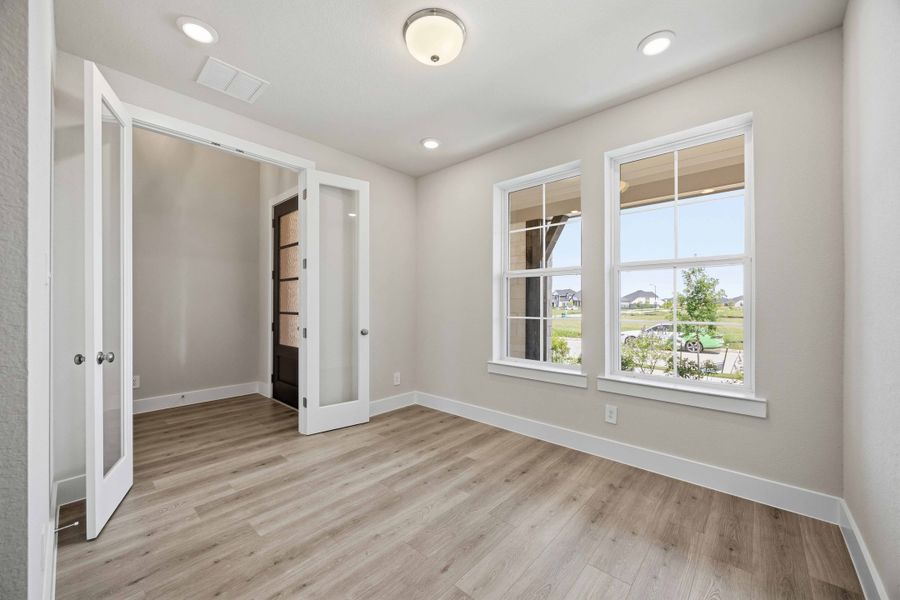 Spacious, unfurnished interior of a new home in Austin Point, Richmond (Image 18).