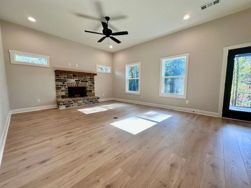Spacious, unfurnished interior of a new home in Deer Creek, Moreland (Image 15).