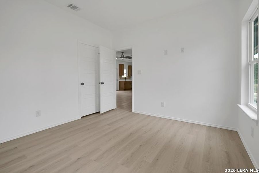 Spacious, unfurnished interior of a new home in , San Antonio (Image 14).