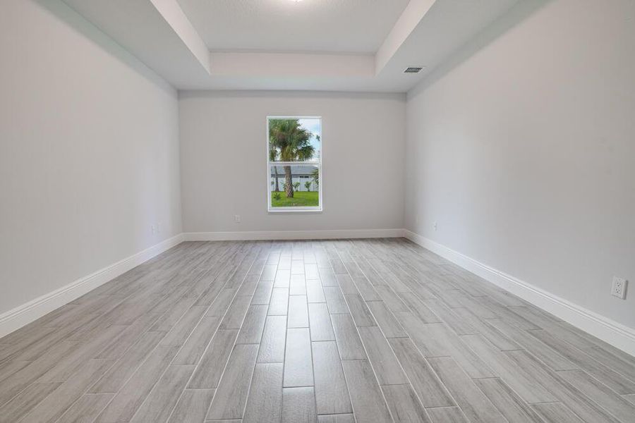 Spacious, unfurnished interior of a new home in , Palm Bay (Image 34).