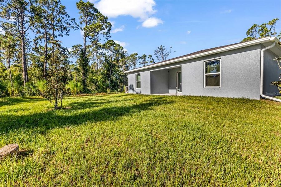 Exterior details and patio area of a home in , North Port (Image 4).