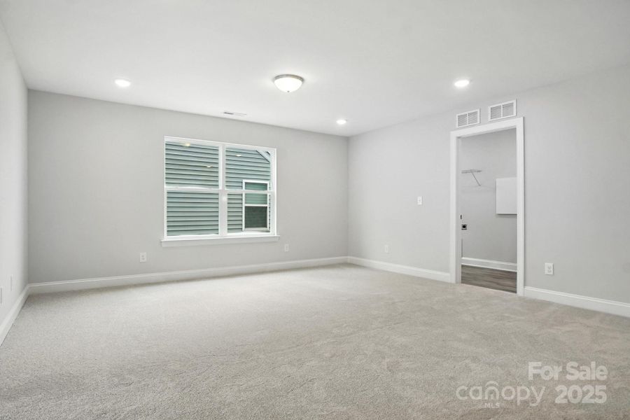 Spacious, unfurnished interior of a new home in Hampton Woods, Charlotte (Image 35).