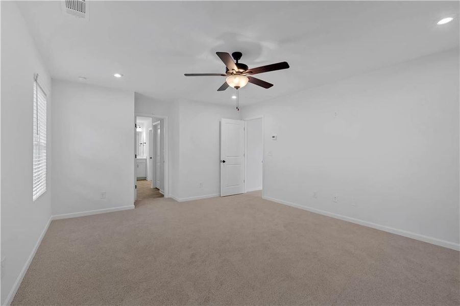 Spacious, unfurnished interior of a new home in Meadow Pines, Dallas (Image 19).