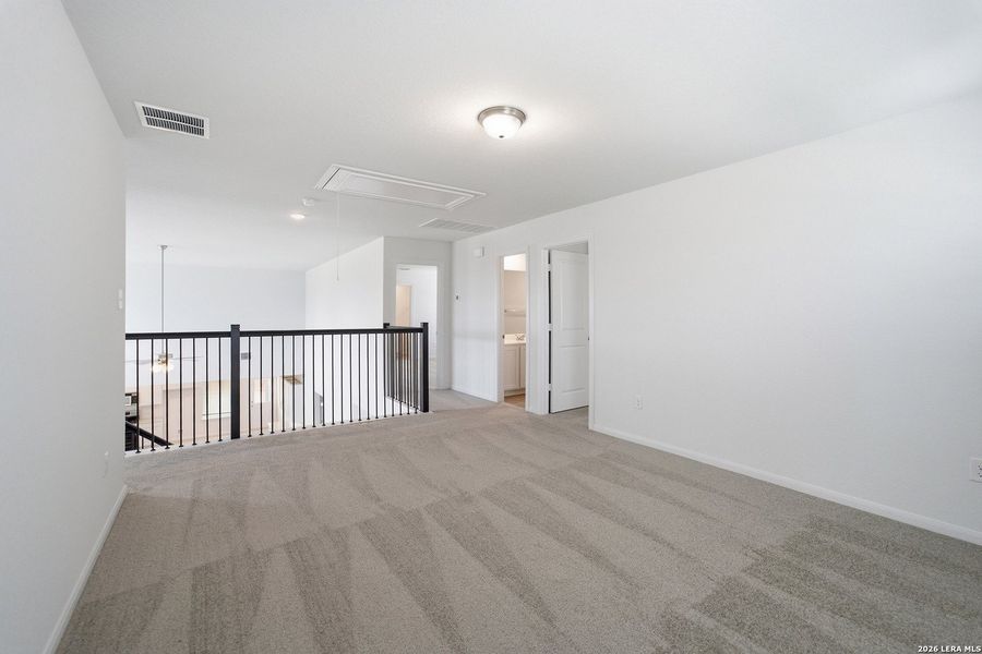 Spacious, unfurnished interior of a new home in Hennersby Hollow, San Antonio (Image 28).