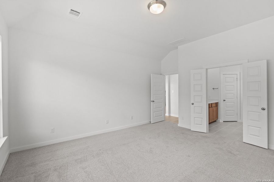 Spacious, unfurnished interior of a new home in Stillwater Ranch, San Antonio (Image 18).