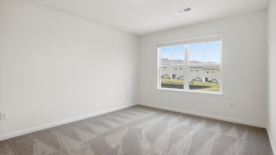 Spacious, unfurnished interior of a new home in Cherokee Crossing, Kodak (Image 15).