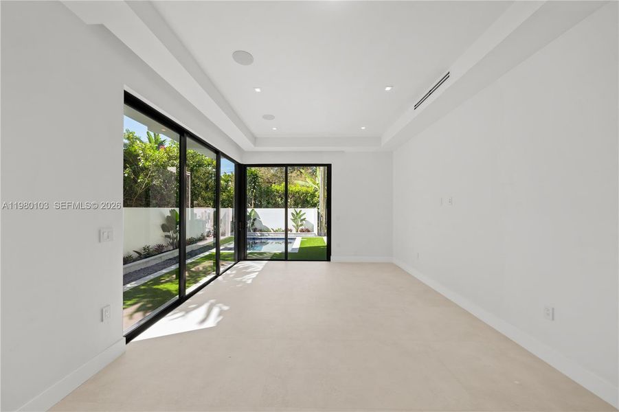 Spacious, unfurnished interior of a new home in , Coral Gables (Image 16).