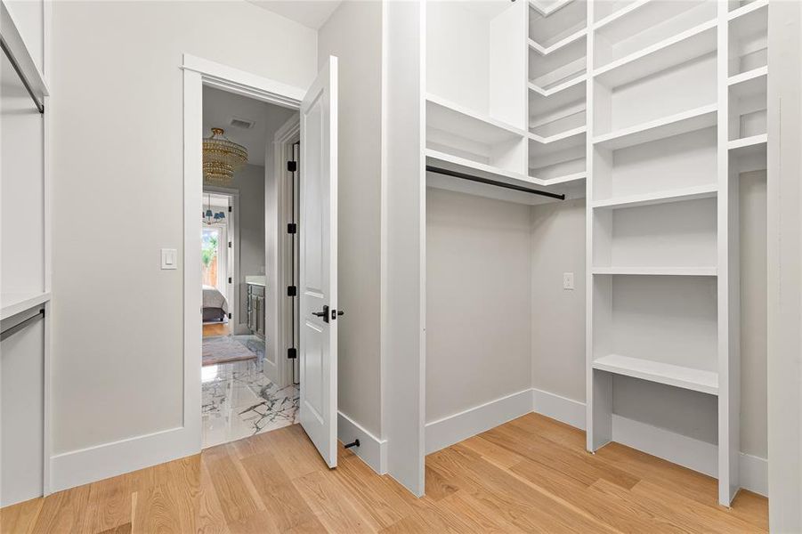 Spacious, unfurnished interior of a new home in , Dallas (Image 21).