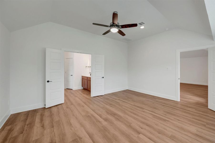 Spacious, unfurnished interior of a new home in Sorella, Tomball (Image 34).