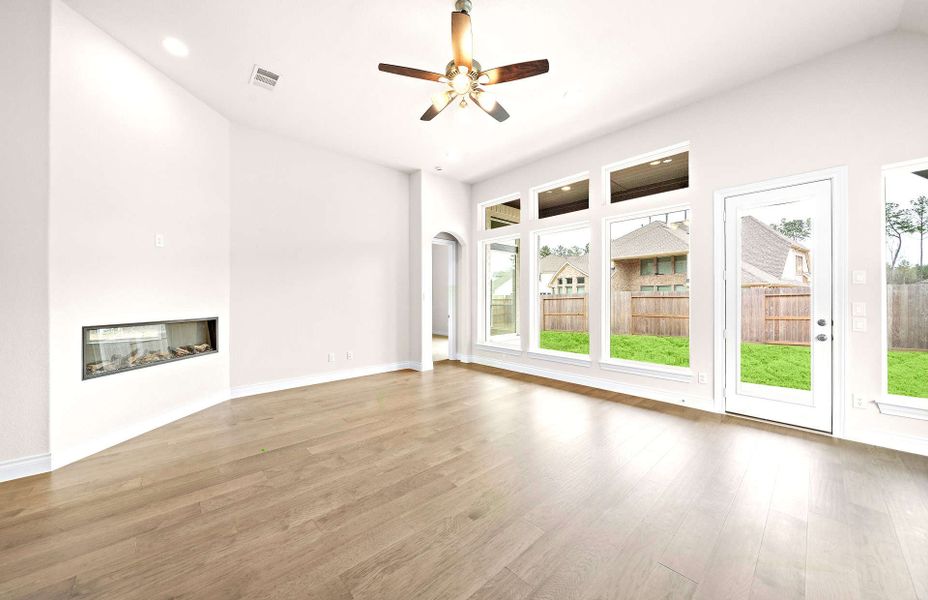 Representative unfurnished interior of a home built from the 2406 by Ravenna Homes in The Highlands 55′, Porter (Image 30).