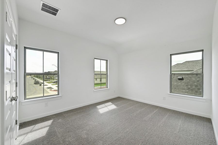 Spacious, unfurnished interior of a new home in Prairie Winds, Hutto (Image 33).