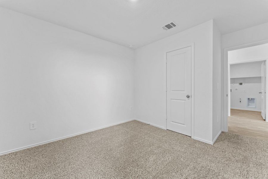 Spacious, unfurnished interior of a new home in Durango, Mustang Ridge (Image 23).