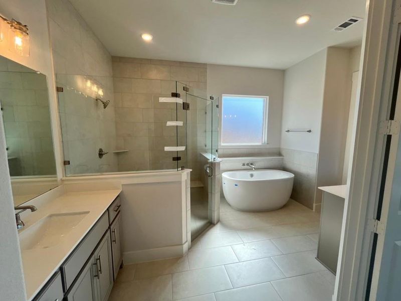 Furnished interior view inside a new home in Eagle Ridge Estates, Weatherford (Image 4).