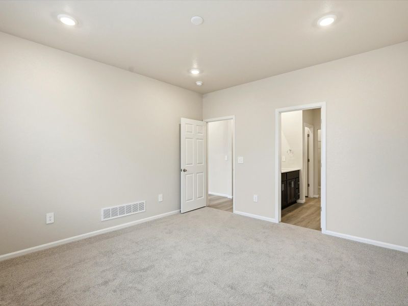 Spacious, unfurnished interior of a new home in Meridian Ranch, Peyton (Image 10).