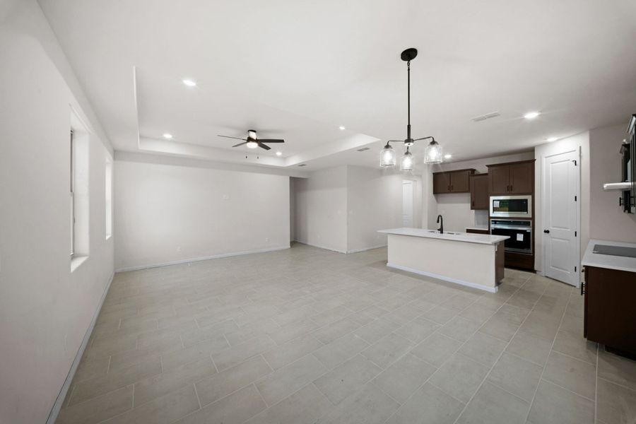 Spacious, unfurnished interior of a new home in Alberta Heights, Edinburg (Image 14).