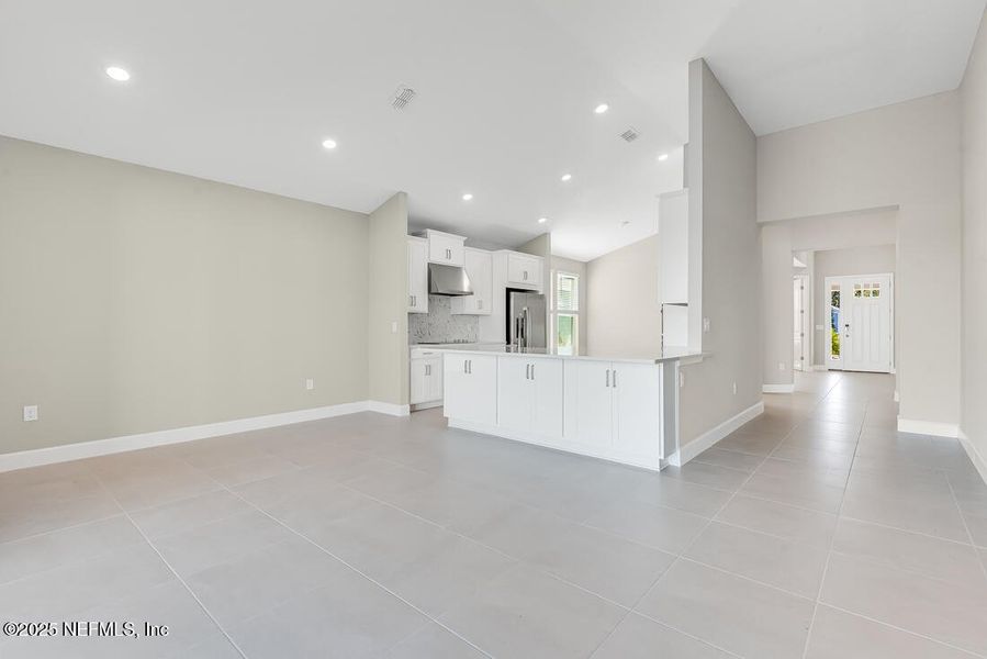 Spacious, unfurnished interior of a new home in Colbert Landings, Palm Coast (Image 34).