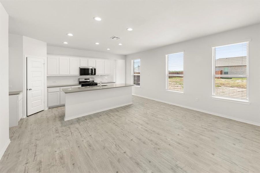 08. 115 Van Horn - Dining 08. 115 Van Horn - Dining